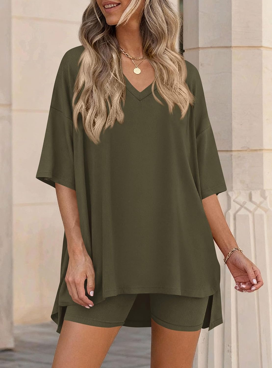 Thumbnail 2 de PRETTYGARDEN 2-Piece Lounge Set for Women: V‑Neck Oversized Tee + High-Waisted Biker Shorts