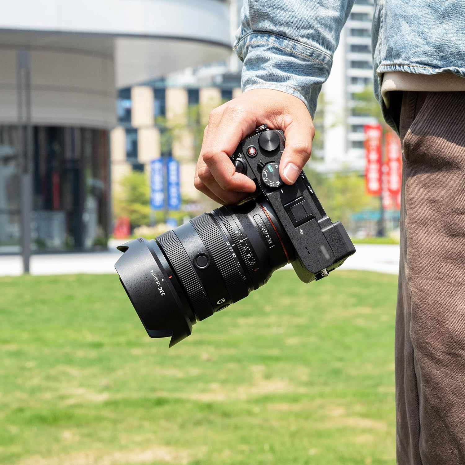 Thumbnail 2 de JJC Bayonet ALC-SH174 lens hood for Sony FE 20-70mm F4 G (SEL2070G) — replaces ALC-SH174