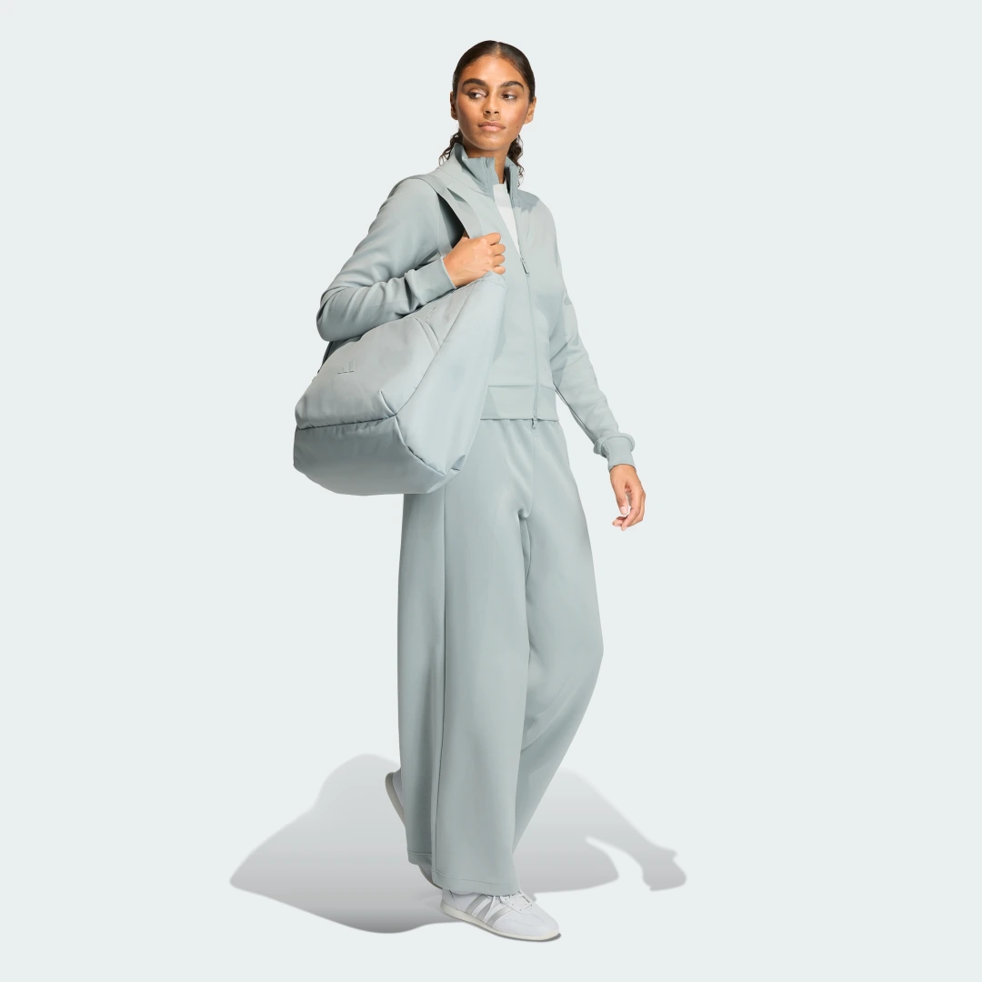 Detalle de Chaqueta deportiva entallada Soft Lux de Adidas: análisis y guía de compra