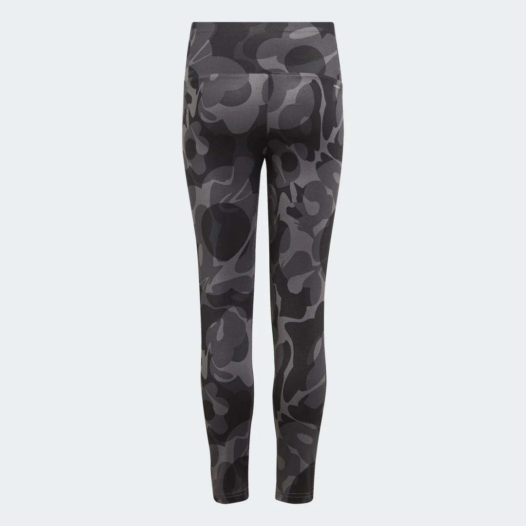 Detalle 2 de Mallas 7/8 Essentials AEROREADY Seasonal Print High-Waist (Adolescentes) – Adidas