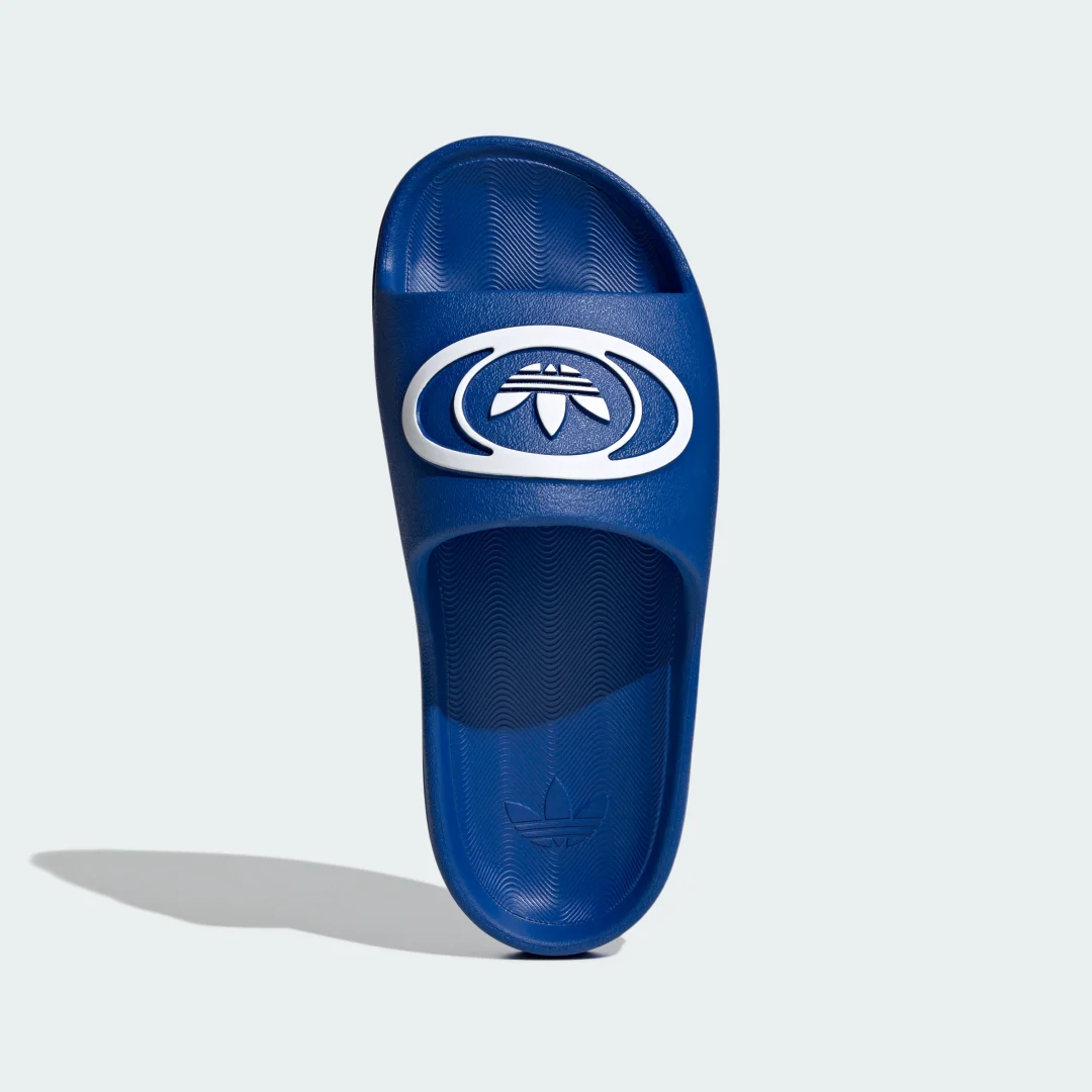 Thumbnail 1 de Adilette 00s de Adidas: chancla azul para uso casual y cómodo
