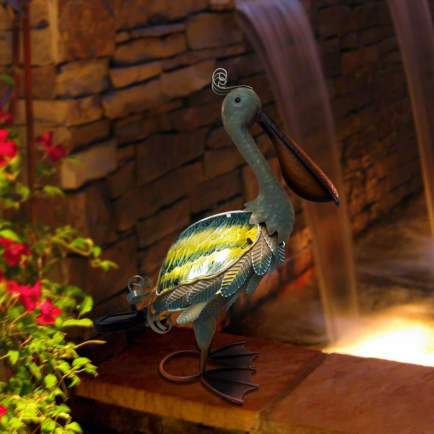 Detalle 2 de HONGLAND 19 Inch Solar Pelican Garden Statue 🦅