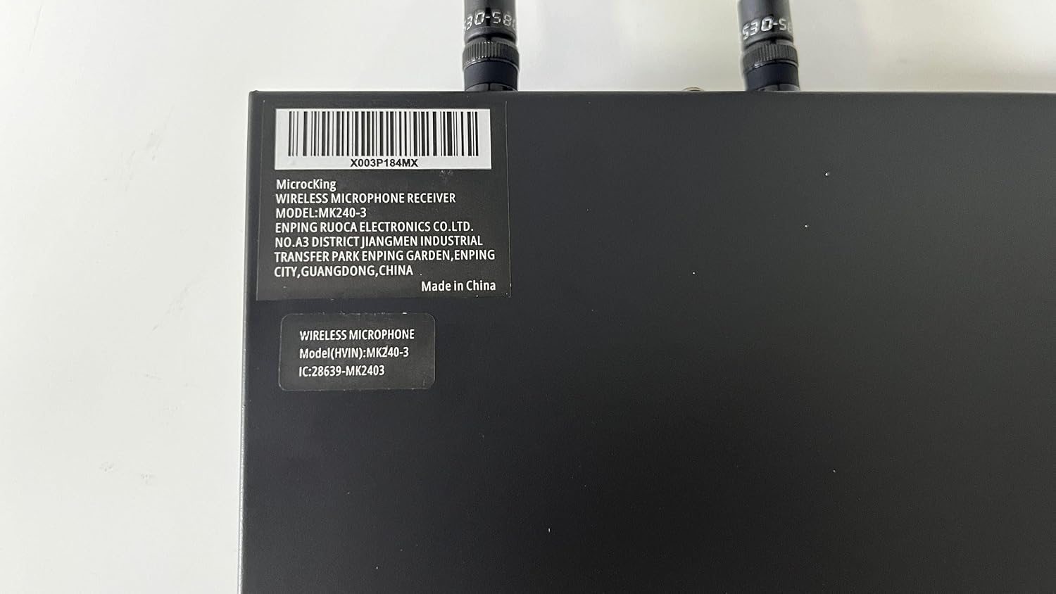Detalle de MicrocKing MK240-3 Wireless Microphone System, 4 Channels with Bodypacks