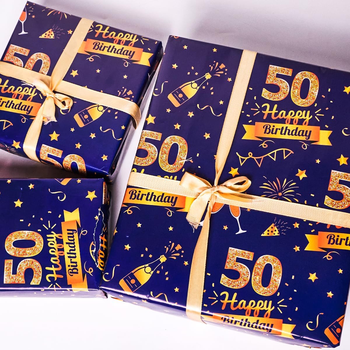 Detalle de 50th Birthday Blue & Gold Wrapping Paper Set with Tags and Ribbons