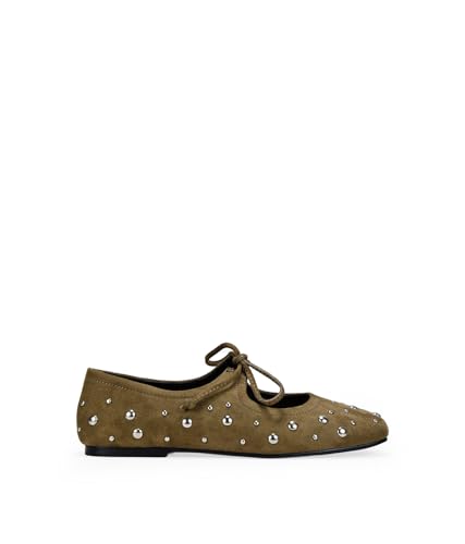 Detalle de BOSANOVA Bailarinas Planas para Mujer con Tachuelas y Puntera Cuadrada — Ante vegano, Cordón Fino, color kaki, talla 40