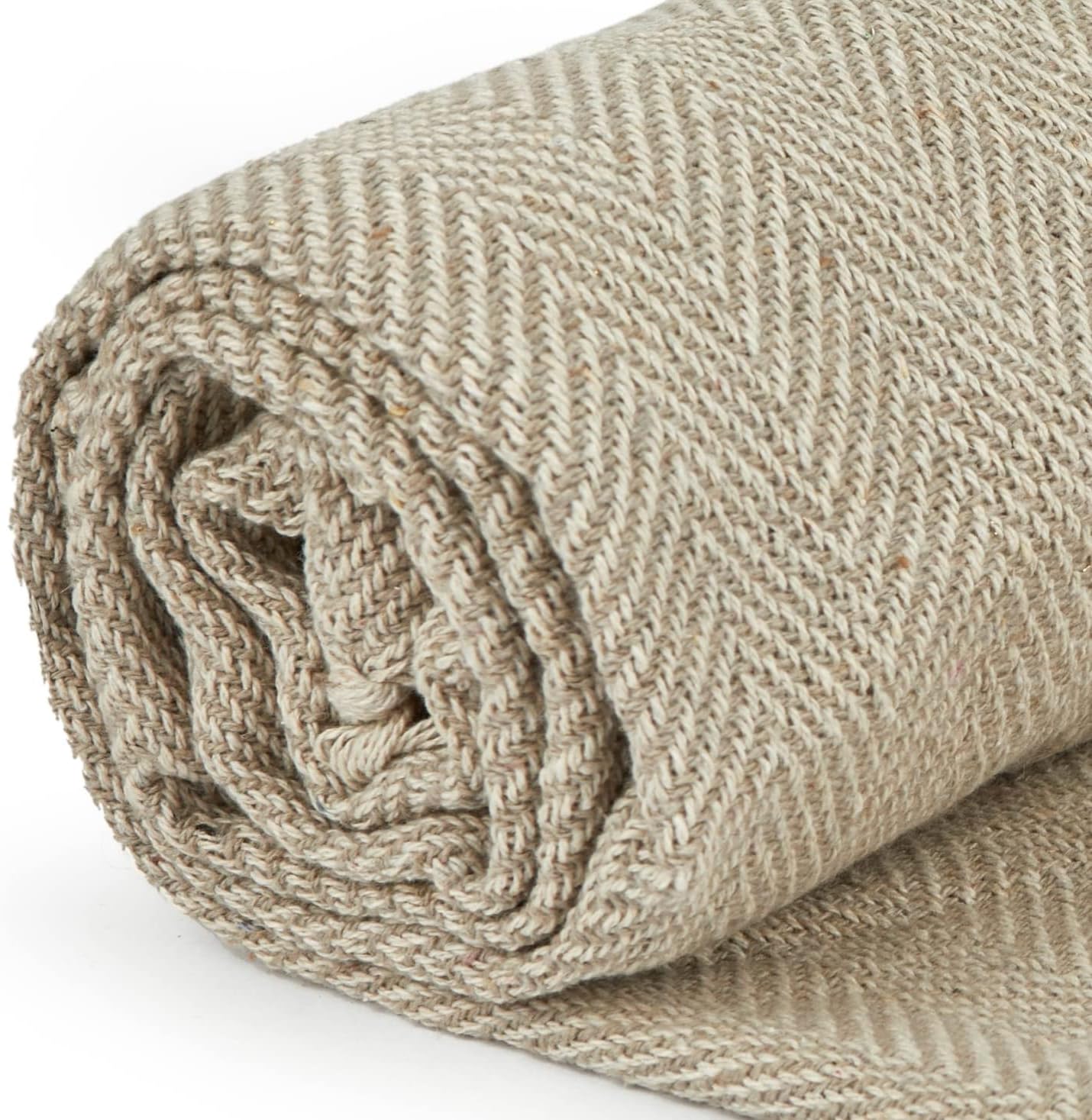 Detalle de Emma Barclay Jodełka – narzuta z bawełny z recyklingu, naturalna, 178 × 254 cm