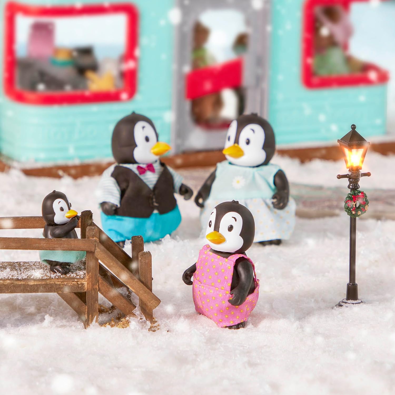 Detalle de Li'l Woodzeez WZ6762C6SZ pinguïnfamilie met vier figuren en verhalenboek