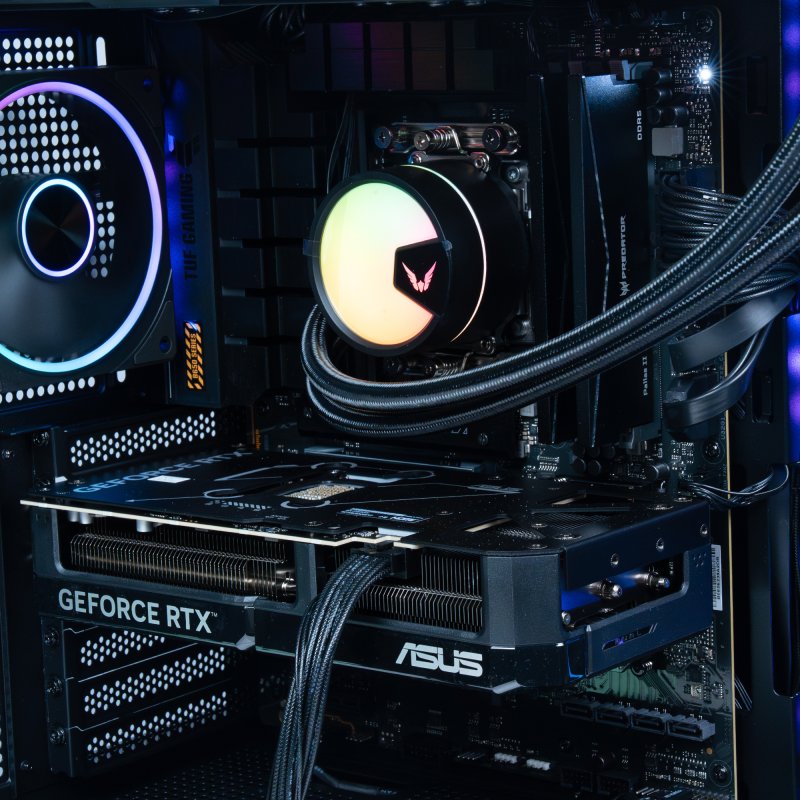 Detalle 2 de Epical-q Umeor: PC con Intel Core i7-14700F, 32 GB RAM y RTX 5070 — rendimiento de alta gama listo para 3A y productividad