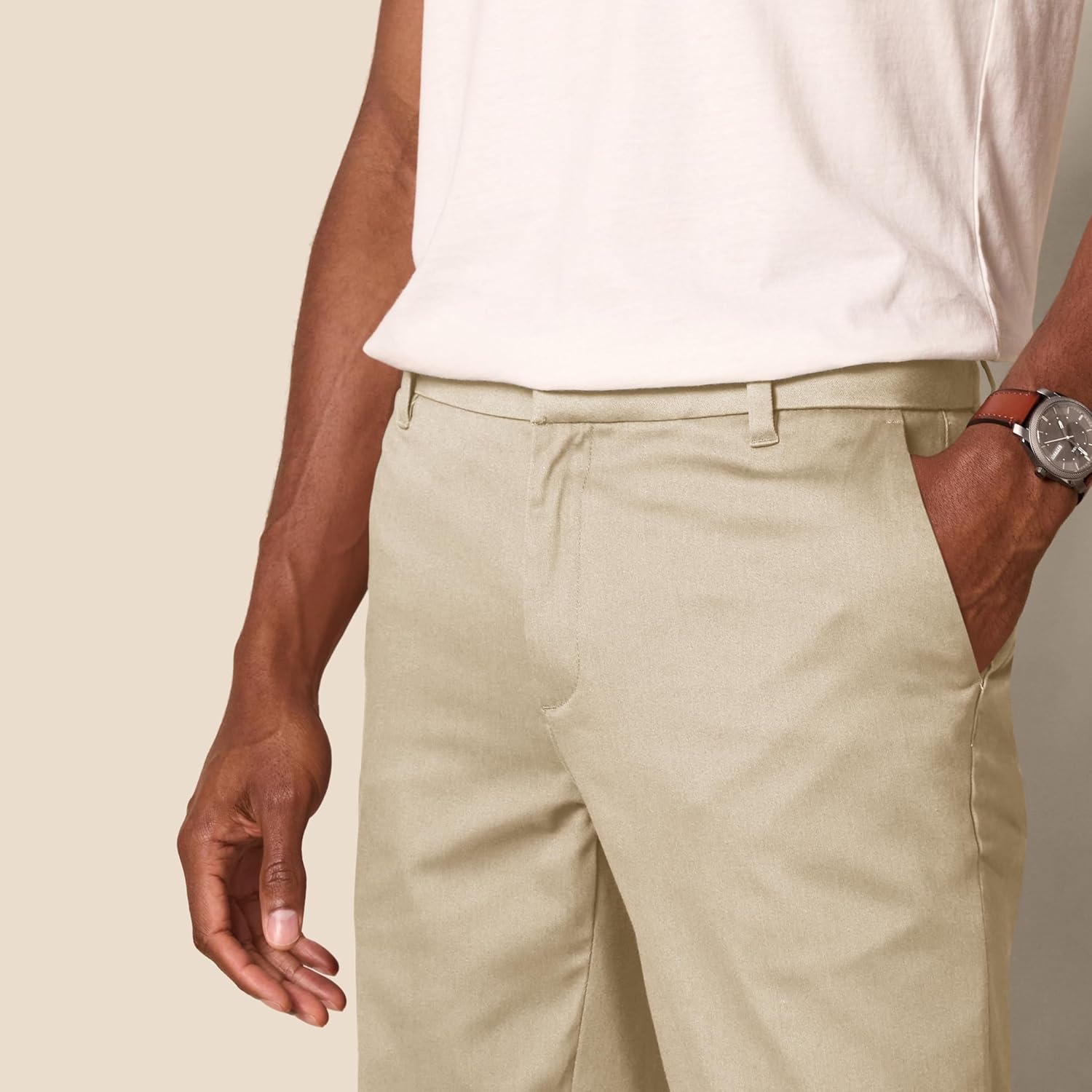 Thumbnail 2 de Amazon Essentials Herren Stretch-Chinohose mit schmaler Passform und flacher Vorderseite