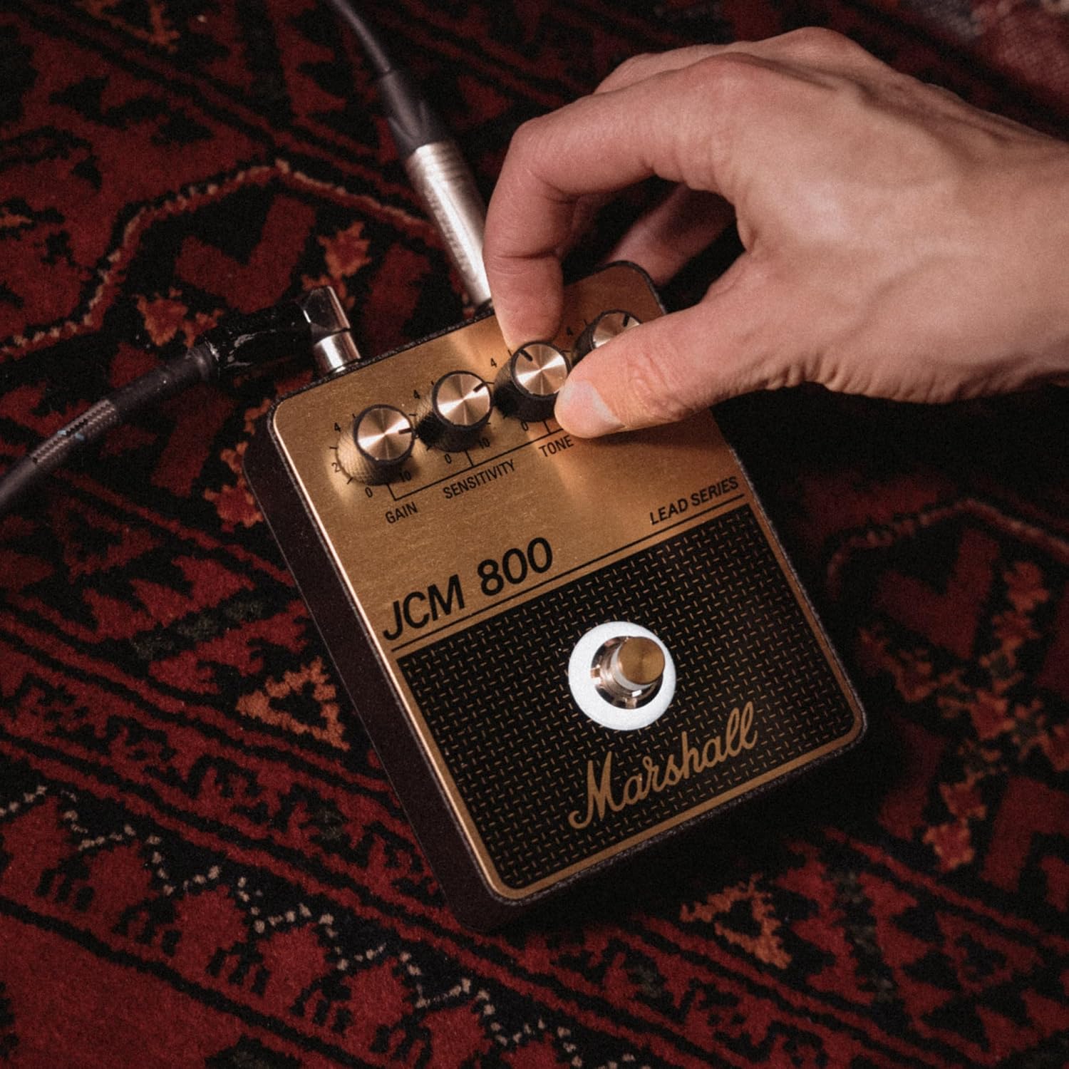 Detalle 2 de Marshall JCM800 1008155 Overdrive Distortion Pedal, Black and Gold