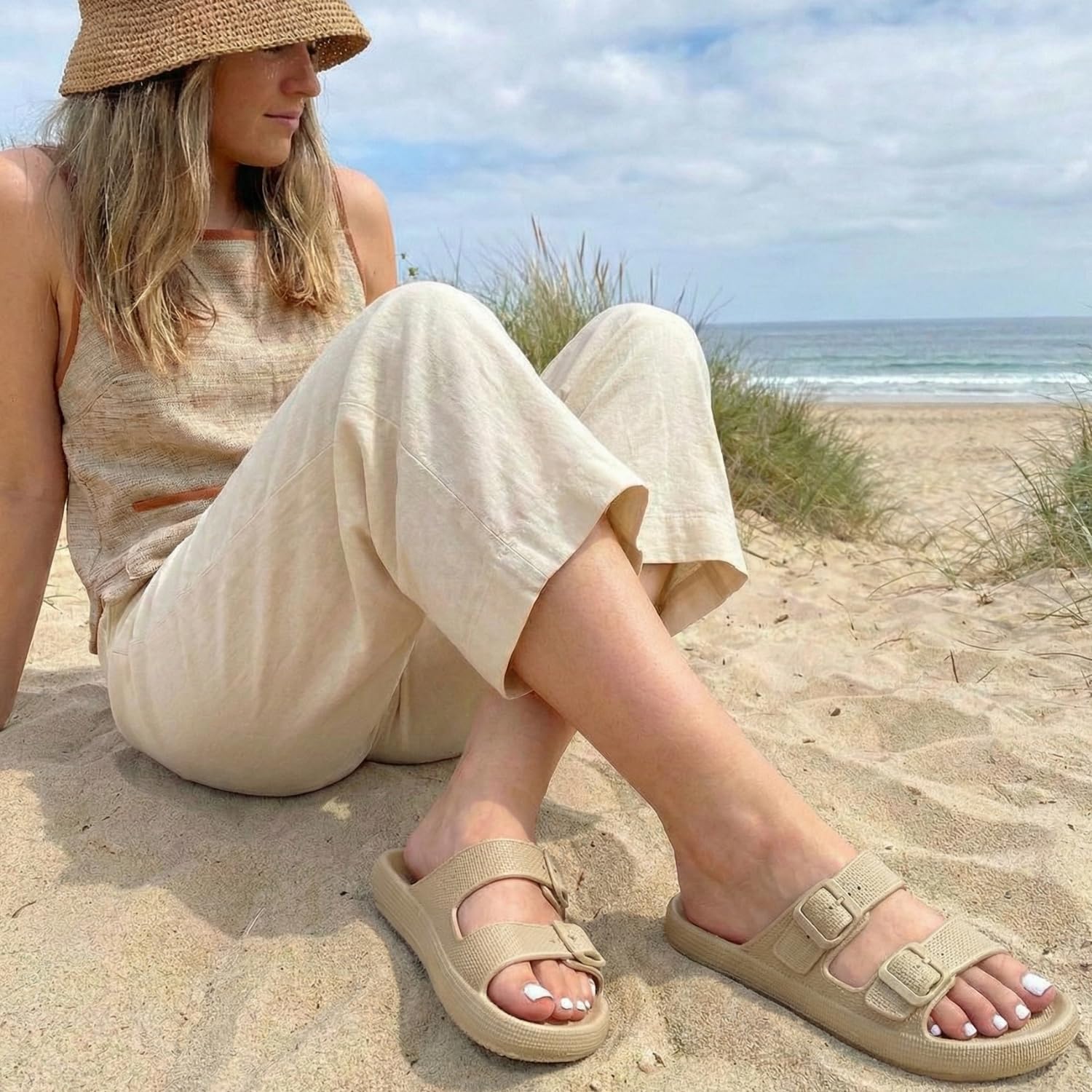 Detalle de CUSHIONAIRE Fame Pillow Recovery Sandals for Women