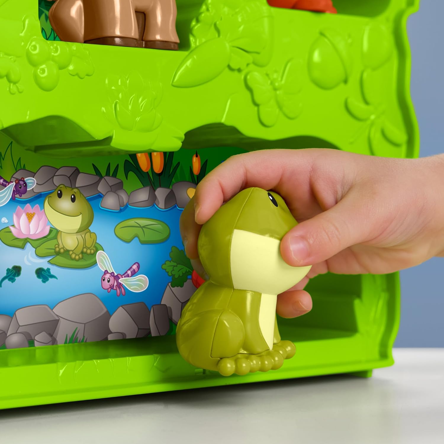 Detalle de Fisher-Price Little People Valigetta Gli Amici del Bosco – Set con 8 Animali e Albero, HWB29