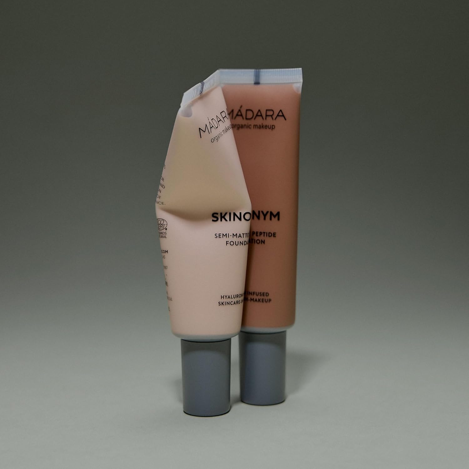 Thumbnail 6 de MÁDARA Fond de Teint Peptide Skinonym #55 Argile – Teinte semi-mate, peau nourrie et protégée