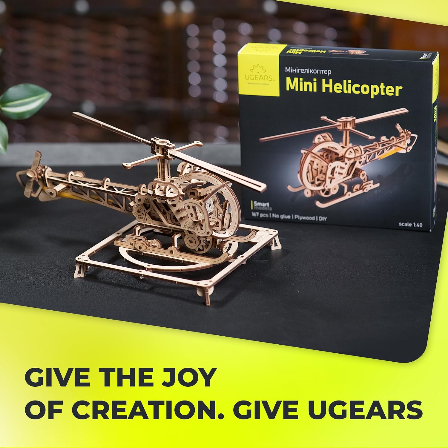 Detalle 2 de UGEARS Mini Elicottero – kit di costruzioni in legno 3D con modello meccanico realistico