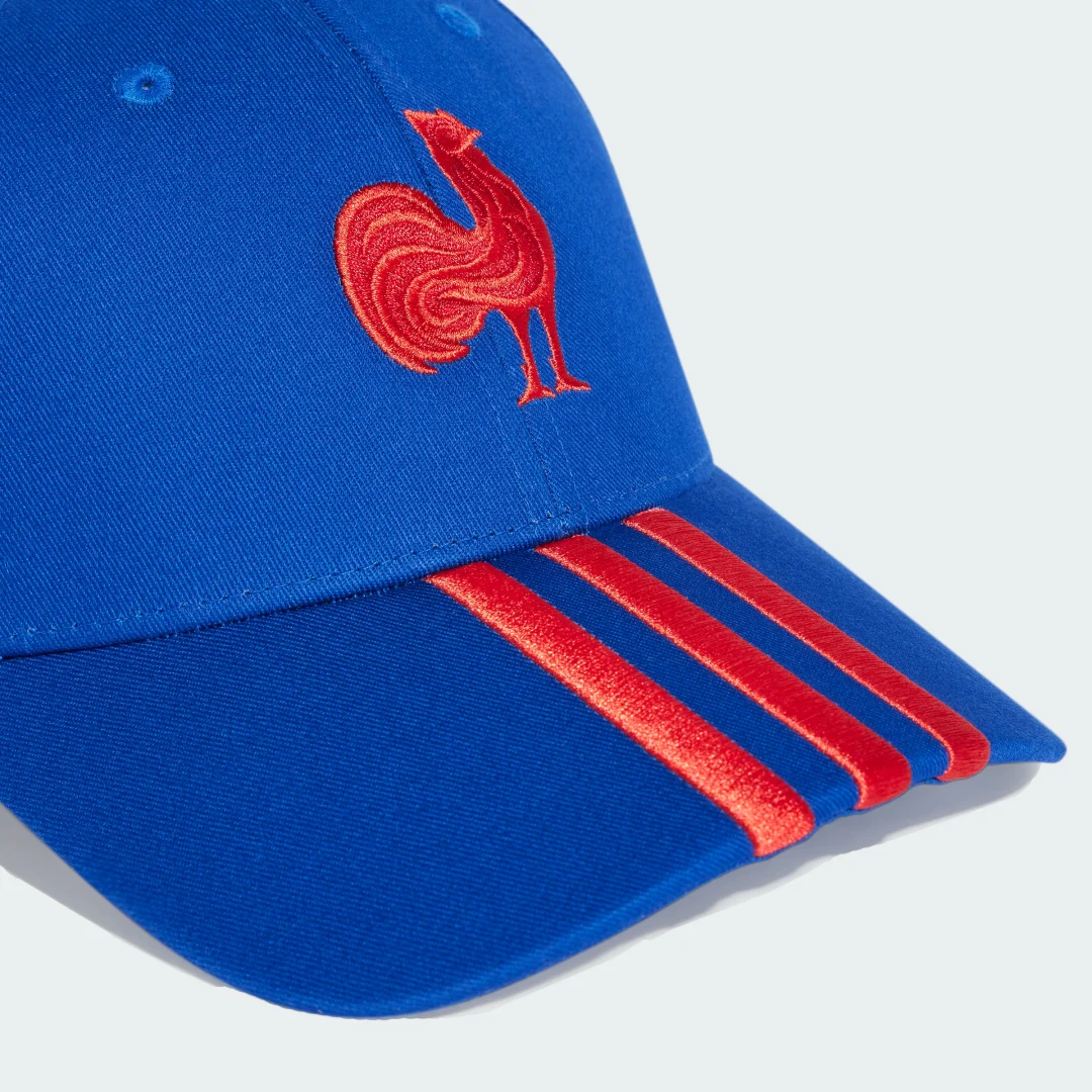 Detalle de Gorra Baseball Francia 3 bandas Adidas (azul) — estilo y comodidad para tu día a día