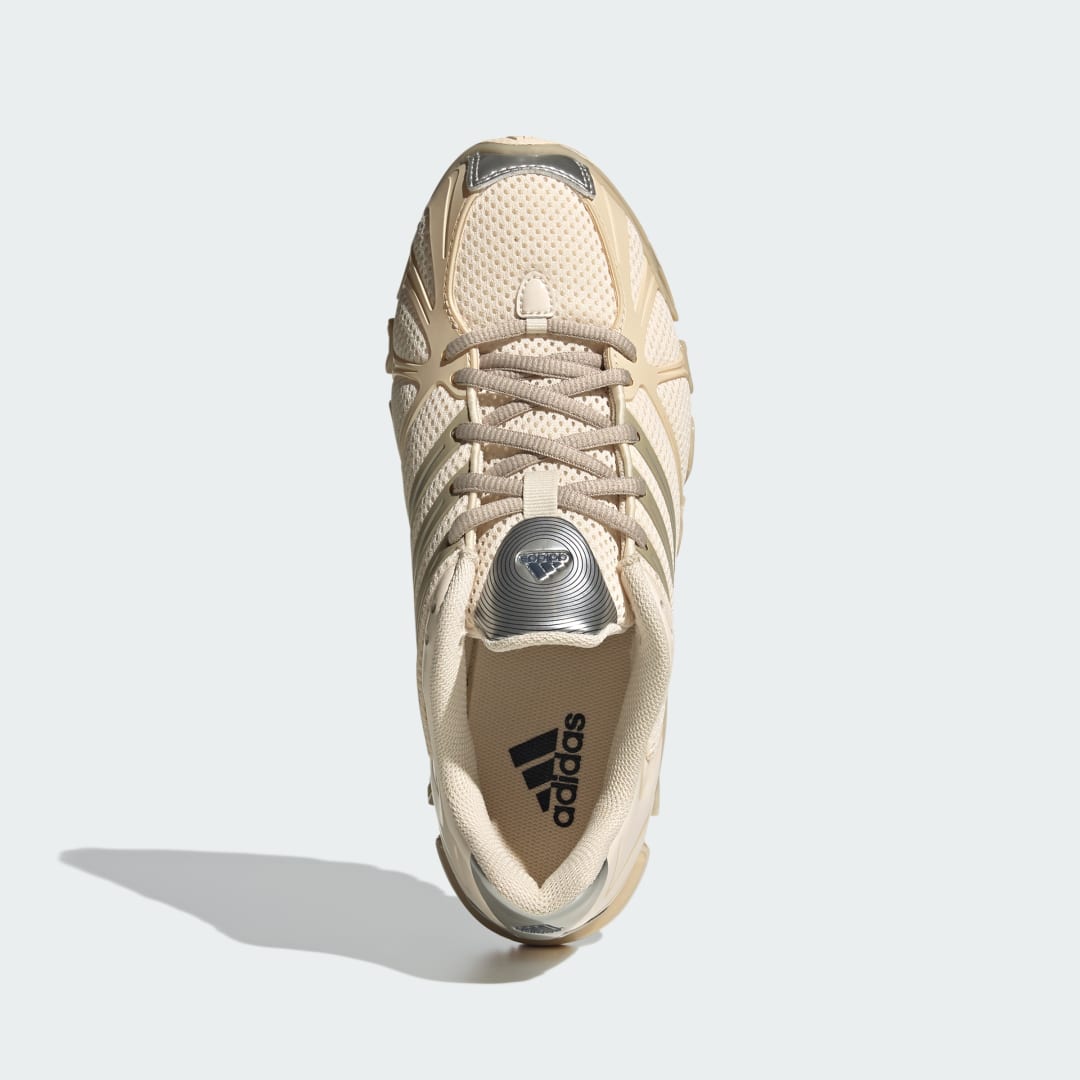 Detalle de Zapatilla Mega Ghostride de Adidas: estilo y comodidad para el día a día