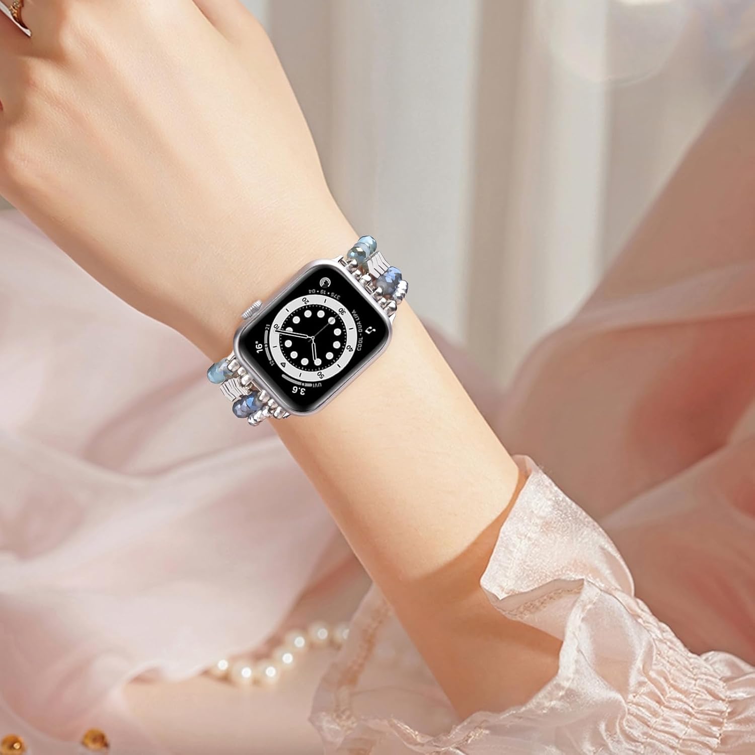 Detalle de V.R.HOPE beaded Apple Watch strap 44mm