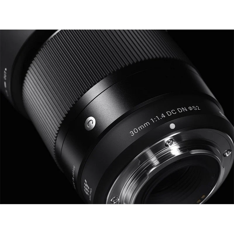 Detalle de Sigma Contemporary Objetivo 30mm F1.4 DC DN para Sony E: luminosidad y nitidez en un 30 mm versátil