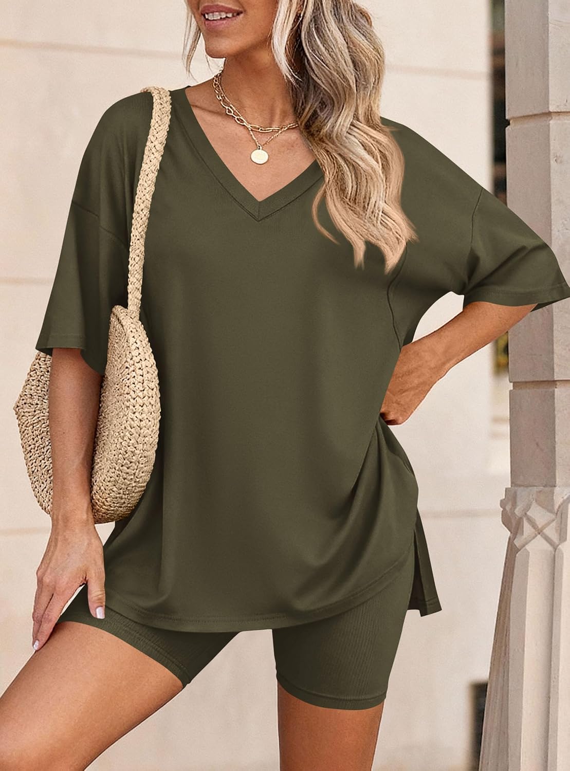 Thumbnail 4 de PRETTYGARDEN 2-Piece Lounge Set for Women: V‑Neck Oversized Tee + High-Waisted Biker Shorts
