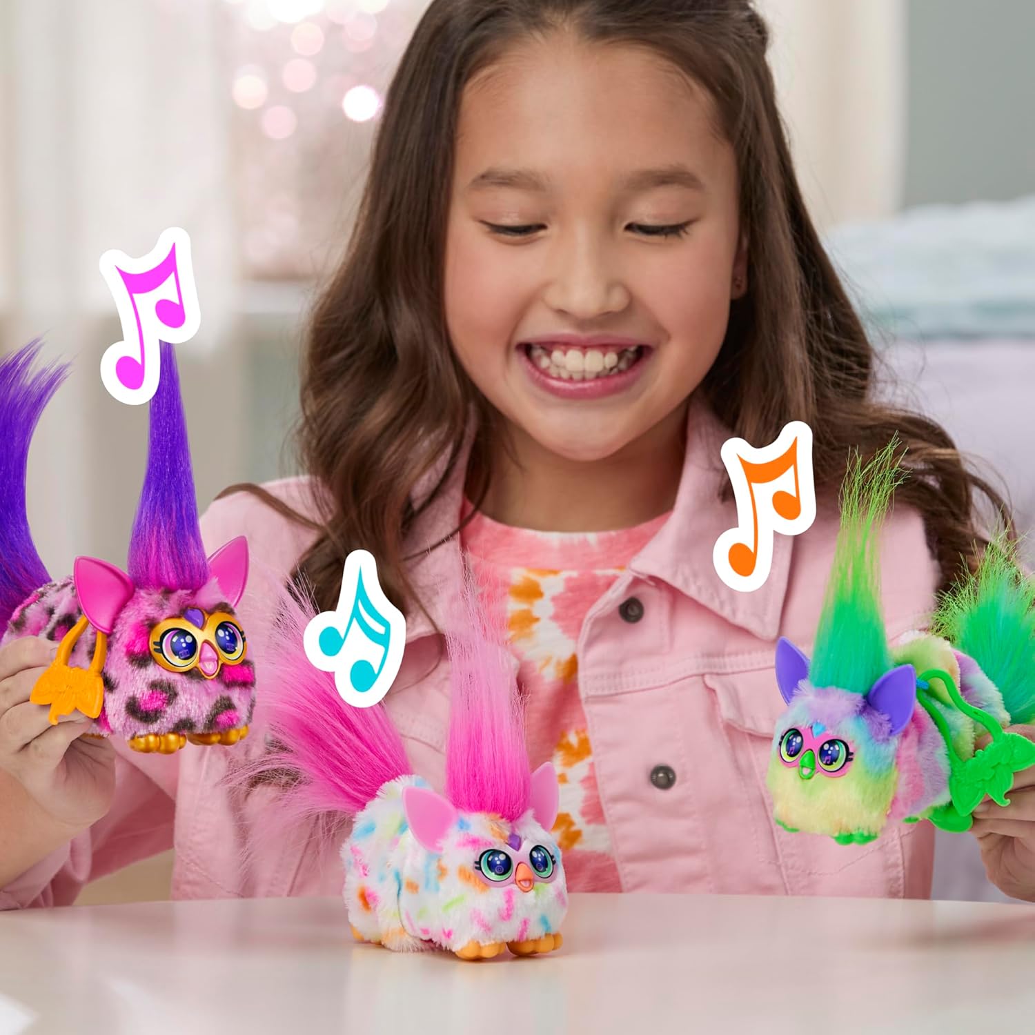 Detalle 2 de Furby DJ Furblets Berry‑Cup‑Cake peluche