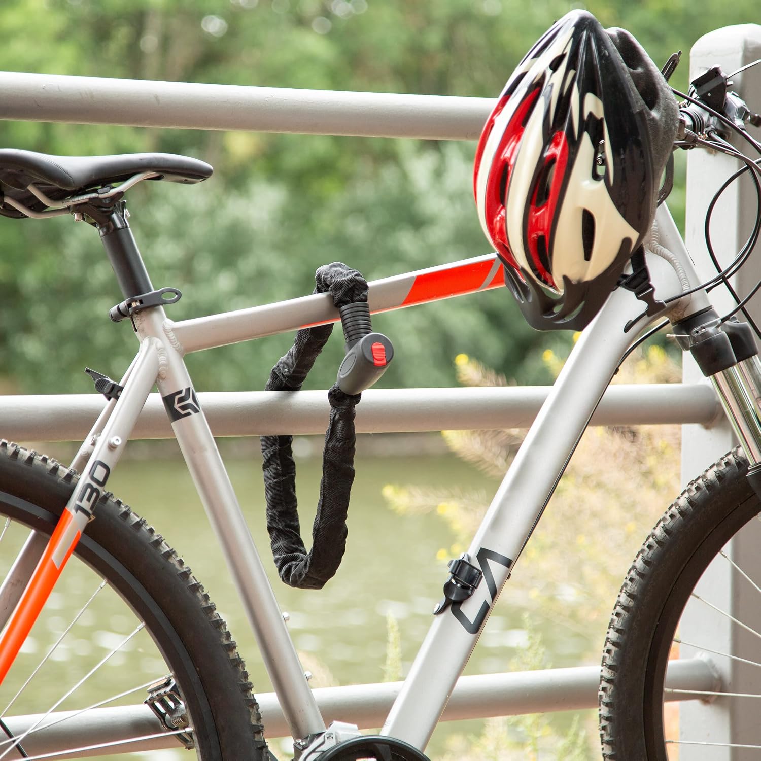 Detalle 2 de Relaxdays fietsslot met ketting van 100 cm, textielhoes en 2 sleutels