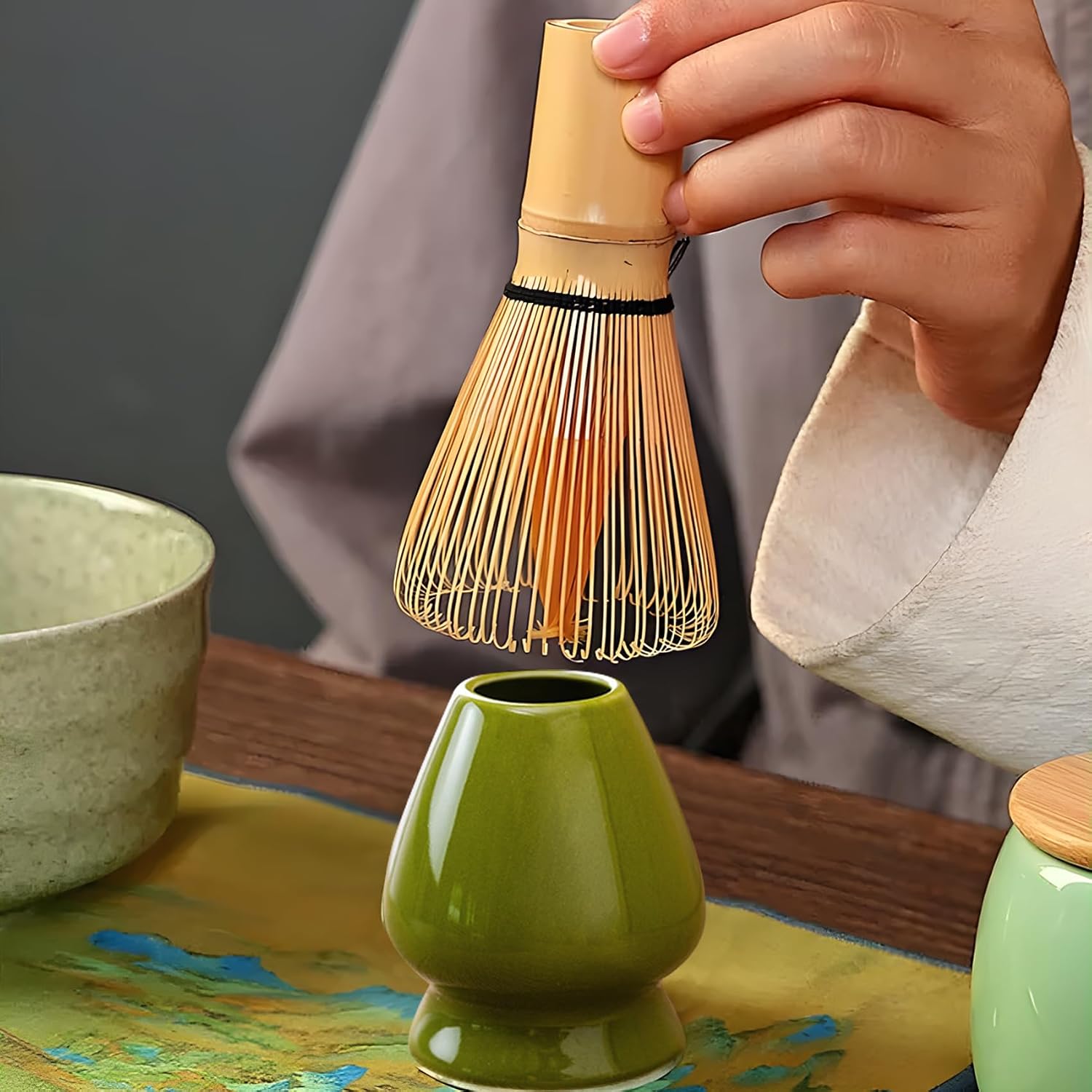 Detalle de Matcha Tee Set mit traditionellem Besen, Löffel und Keramikhalter – grün