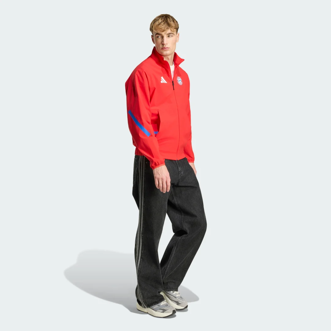 Detalle de Chaqueta himno FC Bayern Z.N.E. de Adidas