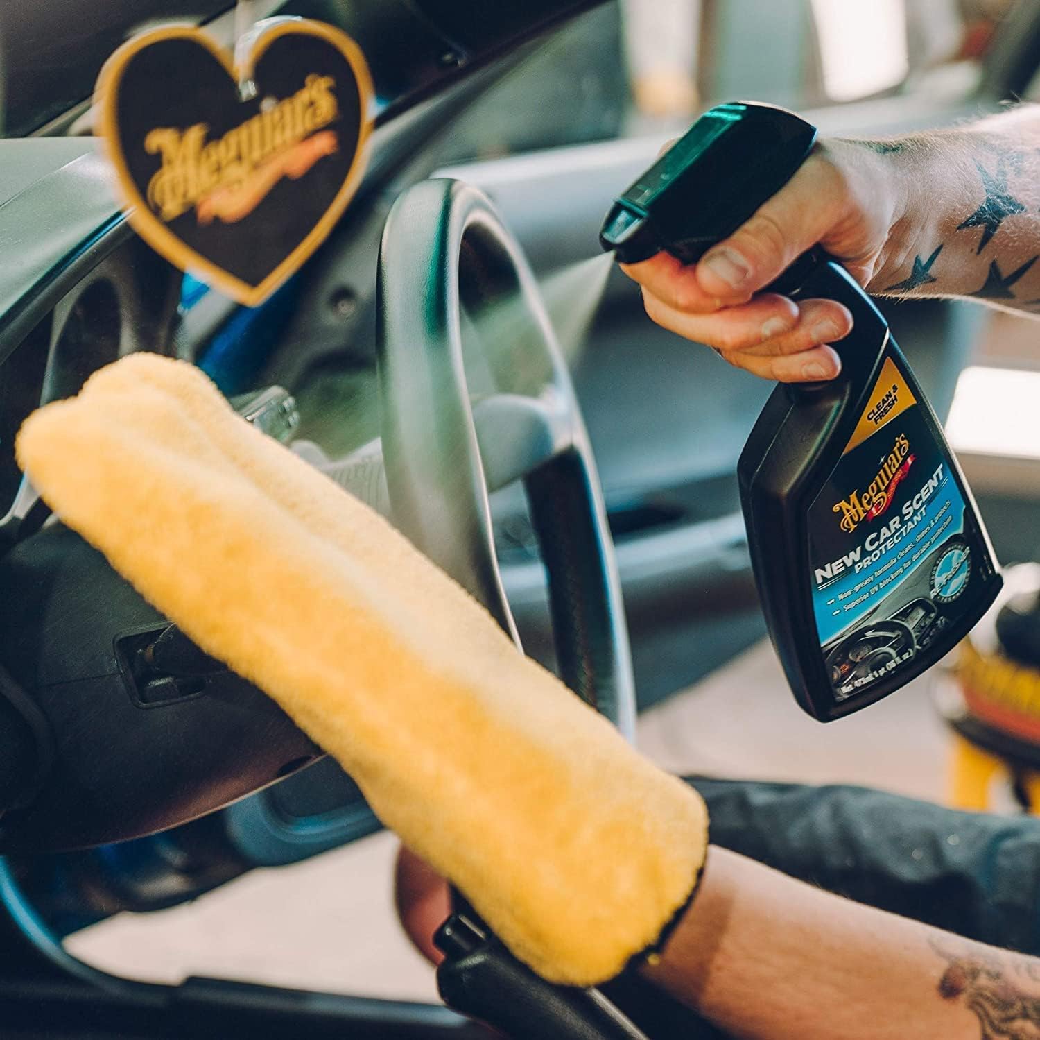Detalle de Meguiar's Interior Car Cleaner - New Car Scent (G4216EU, 473ml) for Plastic, Vinyl & Rubber Surfaces