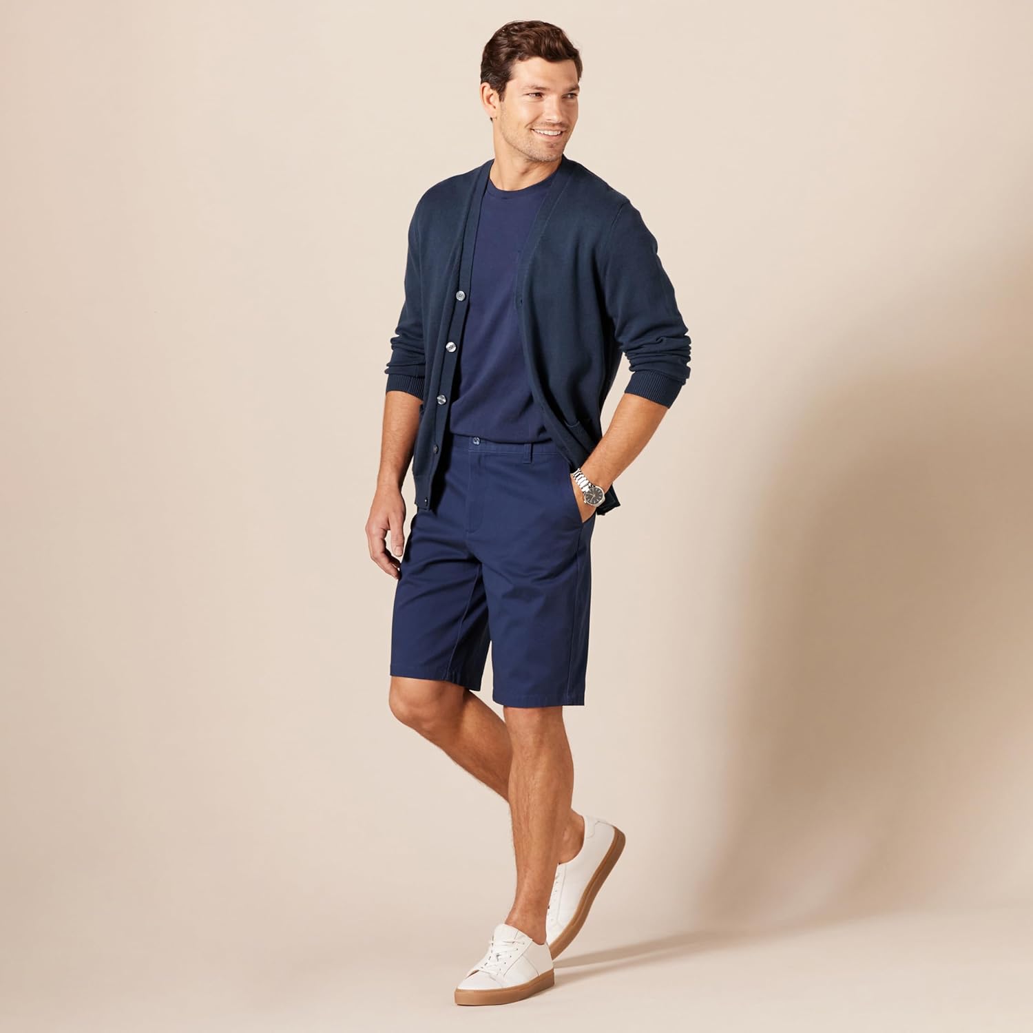 Thumbnail 2 de Amazon Essentials men’s slim-fit 11" (28cm) flat-front comfort stretch chino shorts