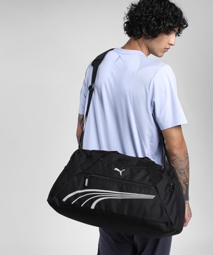 Detalle de PUMA Fundamental Medium 091189, bolsa de deporte negra de 49 l con bolsillo para calzado