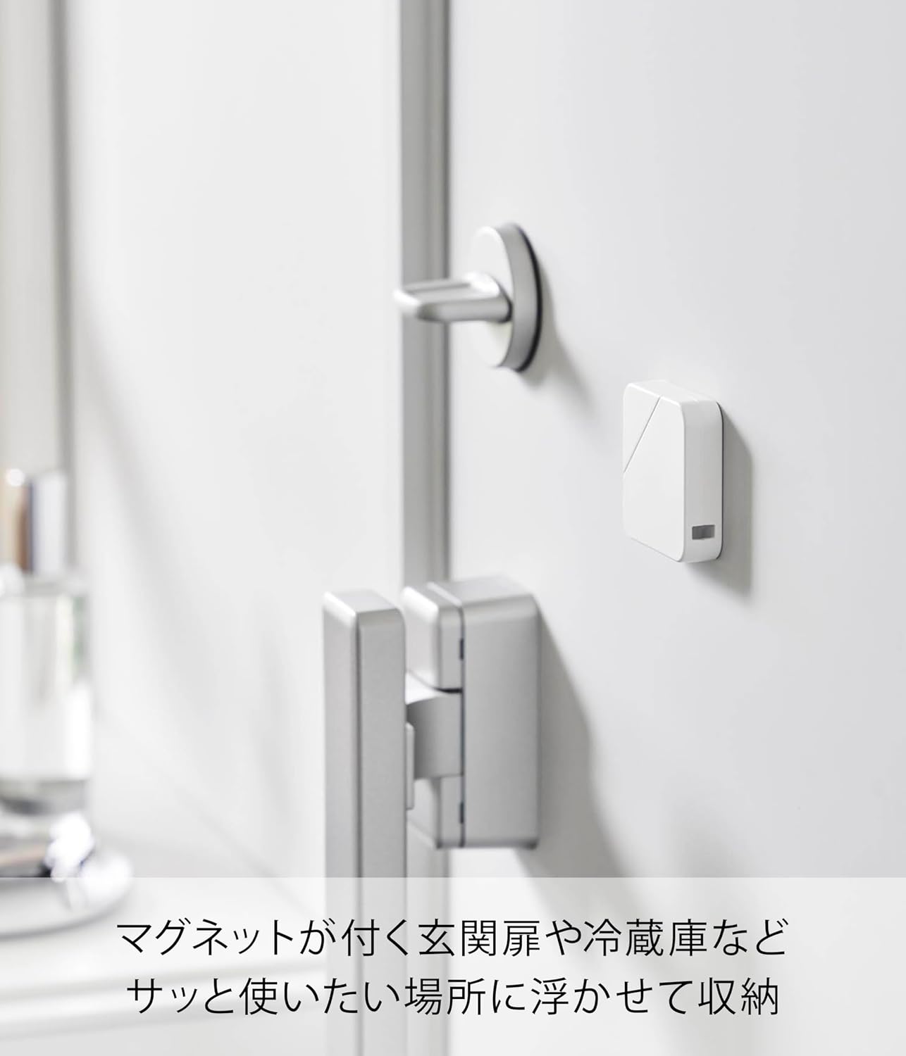 Detalle de 山崎実業 tower 1351 マグネット式セラミック段ボールカッター ホワイト W4.7×D1.2×H4.7cm