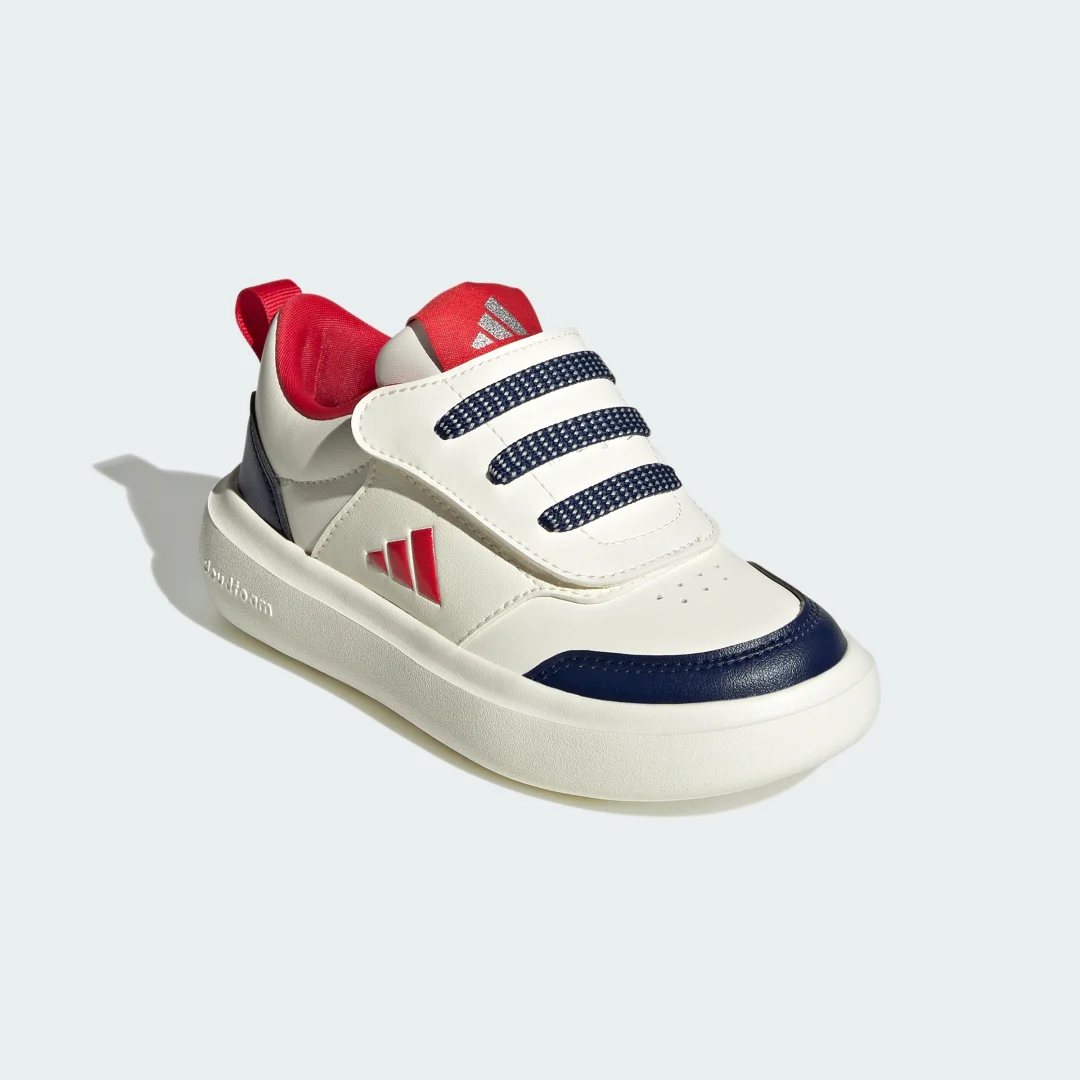Detalle de Adidas Park St CNY Shoes: comodidad urbana en blanco limpio