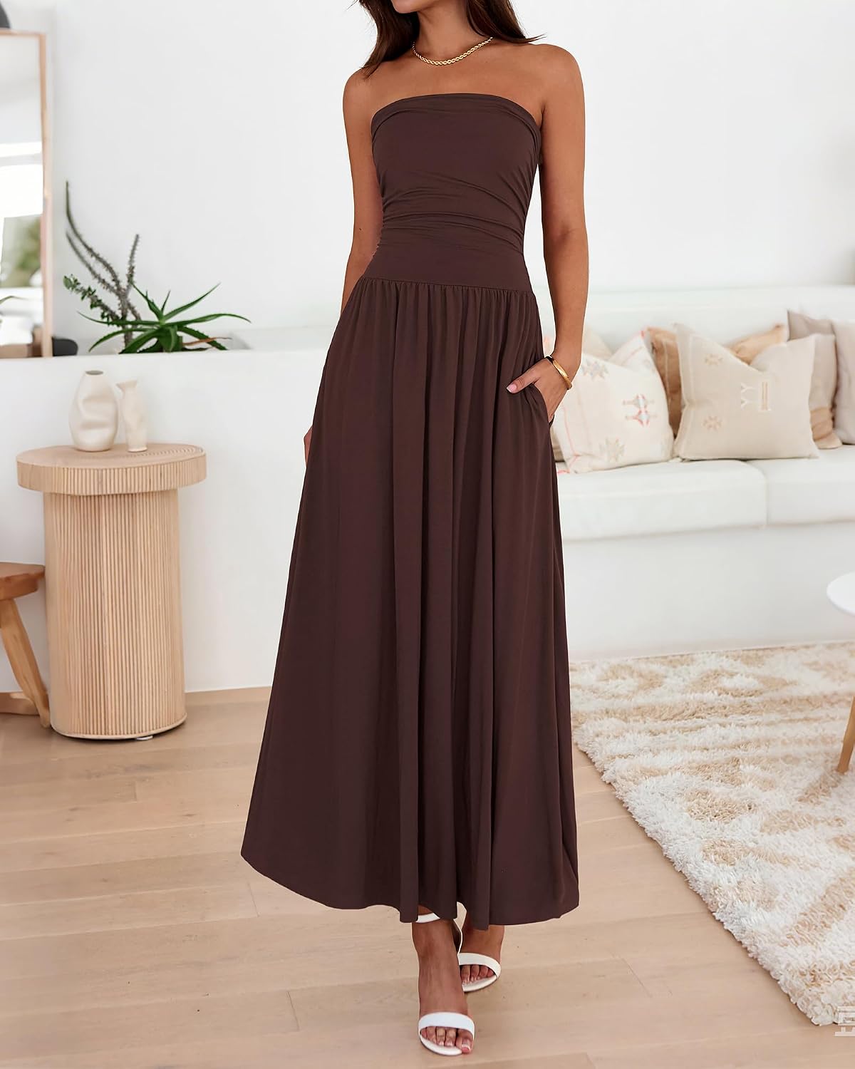 Detalle de BTFBM BT571 Strapless Maxi Dress with Ruched Tube Top and Pockets