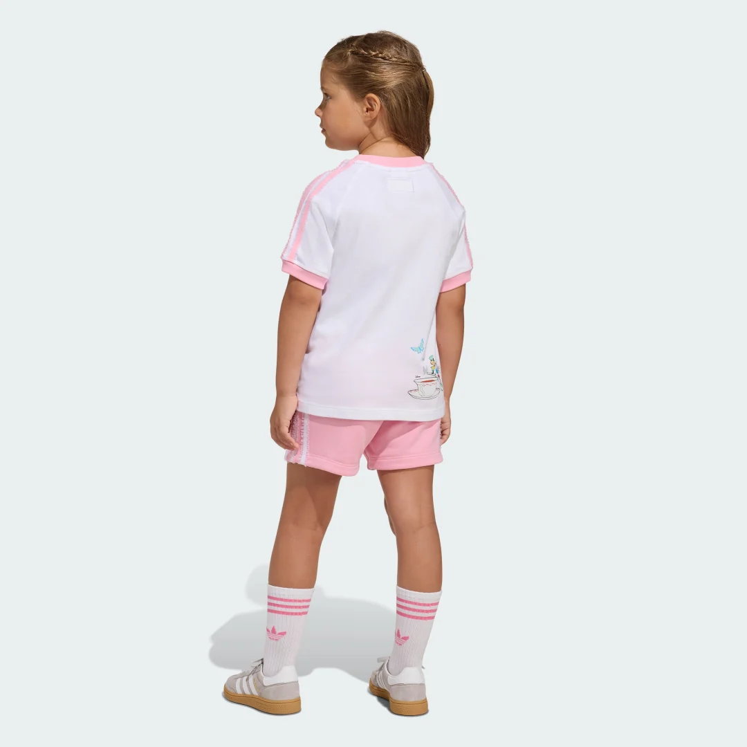Detalle 2 de Conjunto de camiseta y pantalón corto Adidas Disney — comodidad y estilo para fans en casa y al aire libre