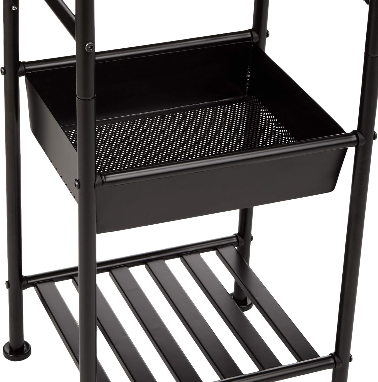 Detalle 1 de Amazon Basics Regal mit 5 Fächern, mit Korb, Schwarz – Edelstahlregal für das Badezimmer