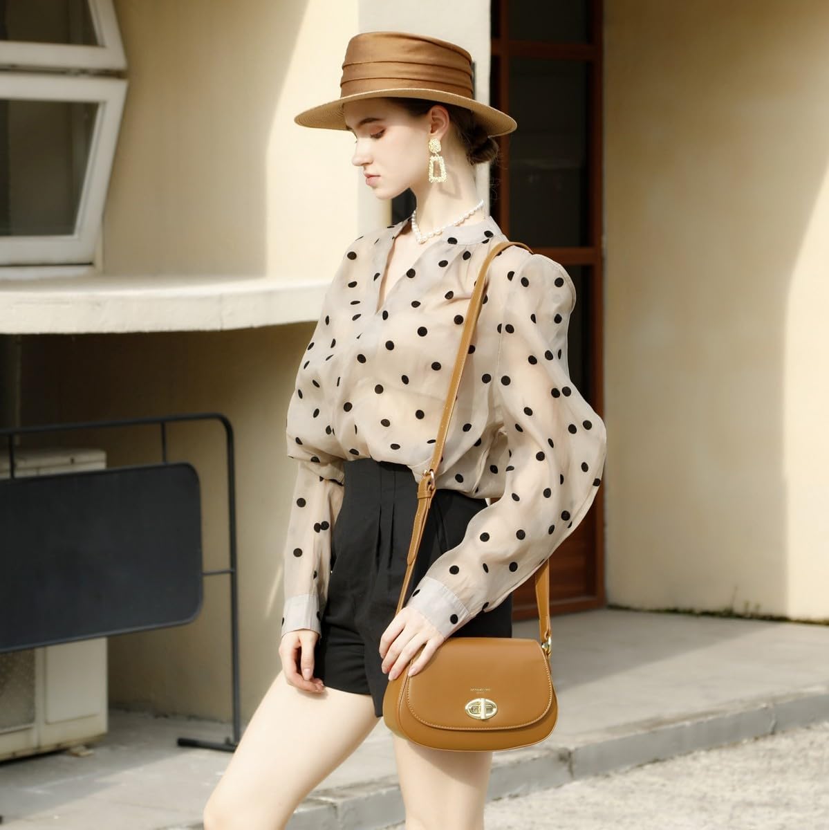 Thumbnail 1 de David Jones sac bandoulière femme noir en simili cuir PU avec rabat à tourniquet