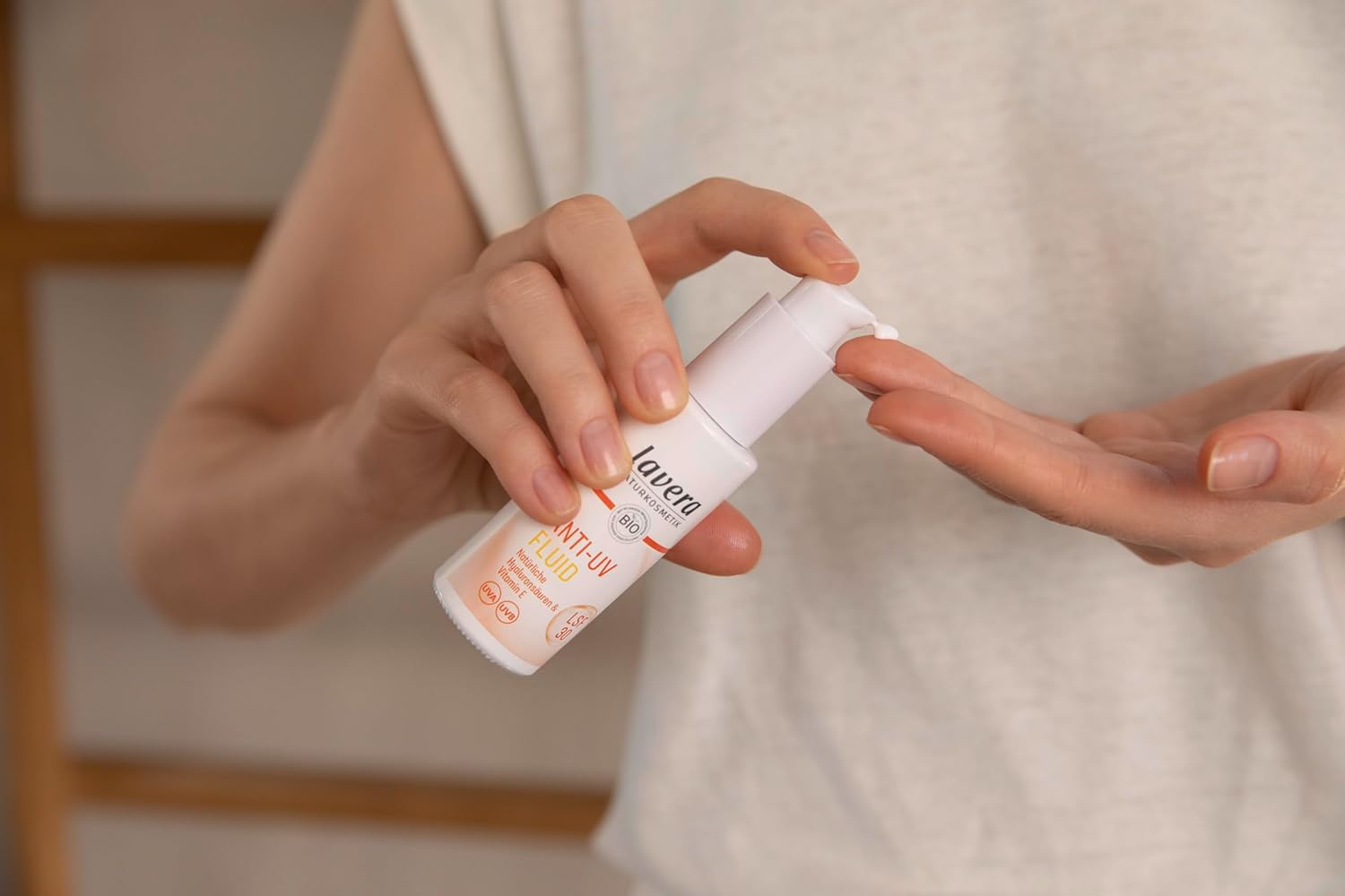 Thumbnail 3 de lavera Anti-UV Fluid LSF 30 – mineralischer UV-Schutz, vegan, 30 ml