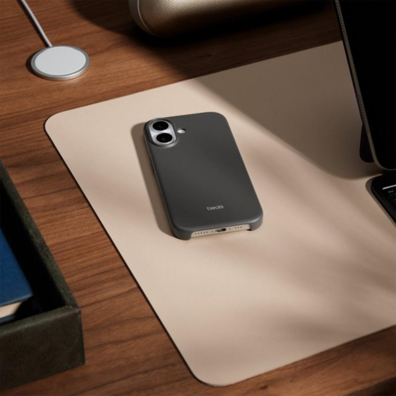 Detalle 2 de Funda Beats MagSafe con Control de Cámara para iPhone 17 Granite Grey de Apple