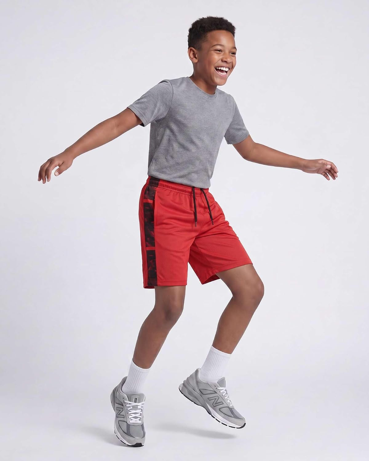 Detalle 2 de Real Essentials 5 Pack Boys' Mesh Basketball Athletic Shorts with Pockets