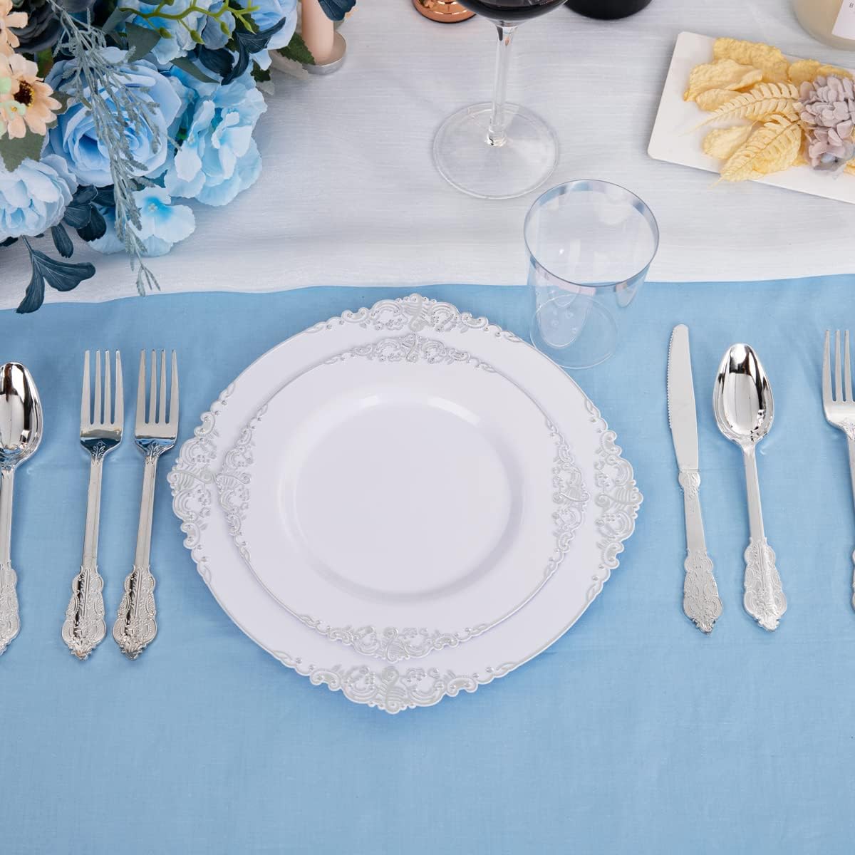 Detalle de Hioasis 100pcs White Silver Plastic Plates (10.25in) — Disposable Heavy-Duty Dinner Plates for Thanksgiving and Holiday Gatherings