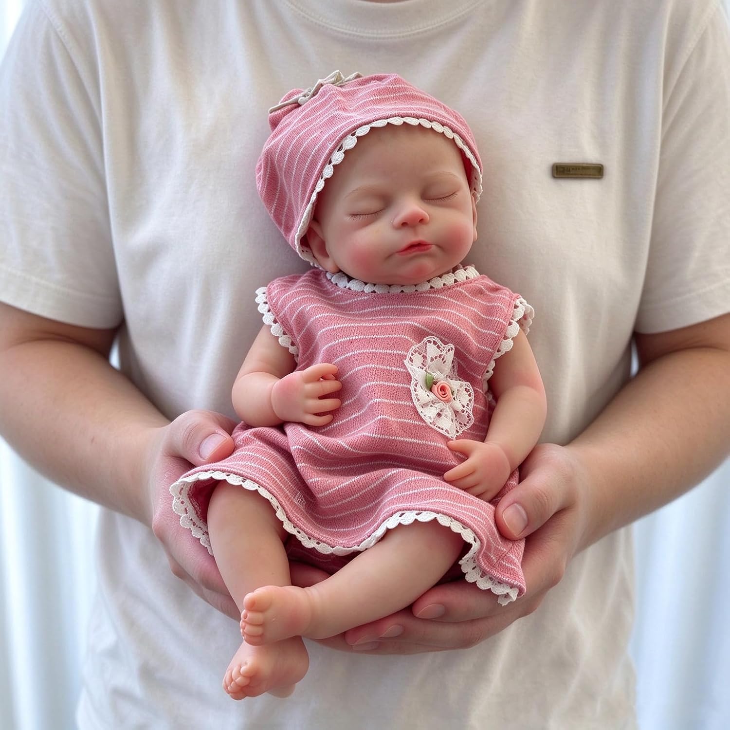 Detalle 1 de Yokyyi Timothy 13-Inch Full Silicone Reborn Baby Doll with Closed Eyes