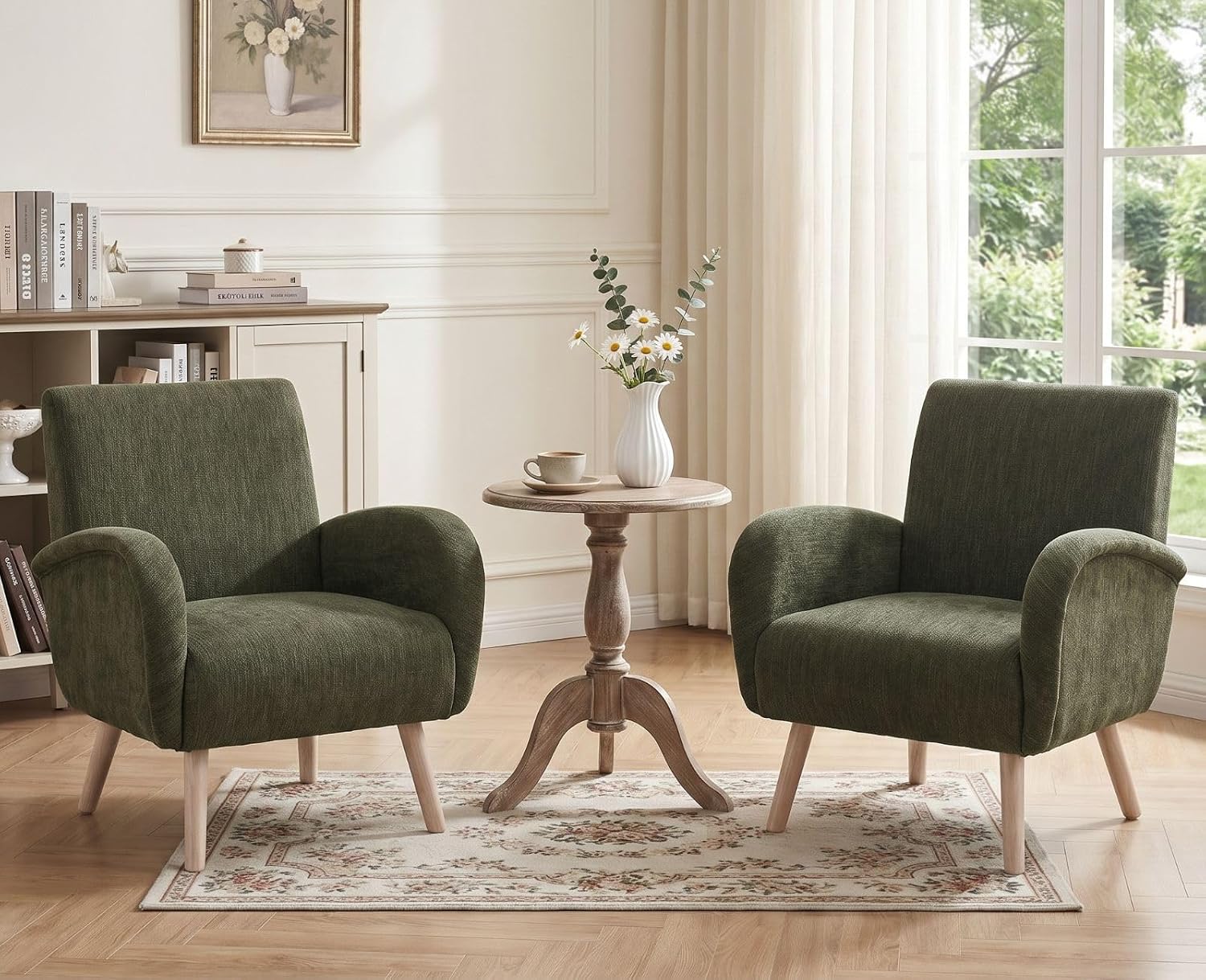 Detalle de chairus 34e9f093-4f13-4b4c-96e0-32778f2f79b0 chenillefauteuil met houten poten, groen