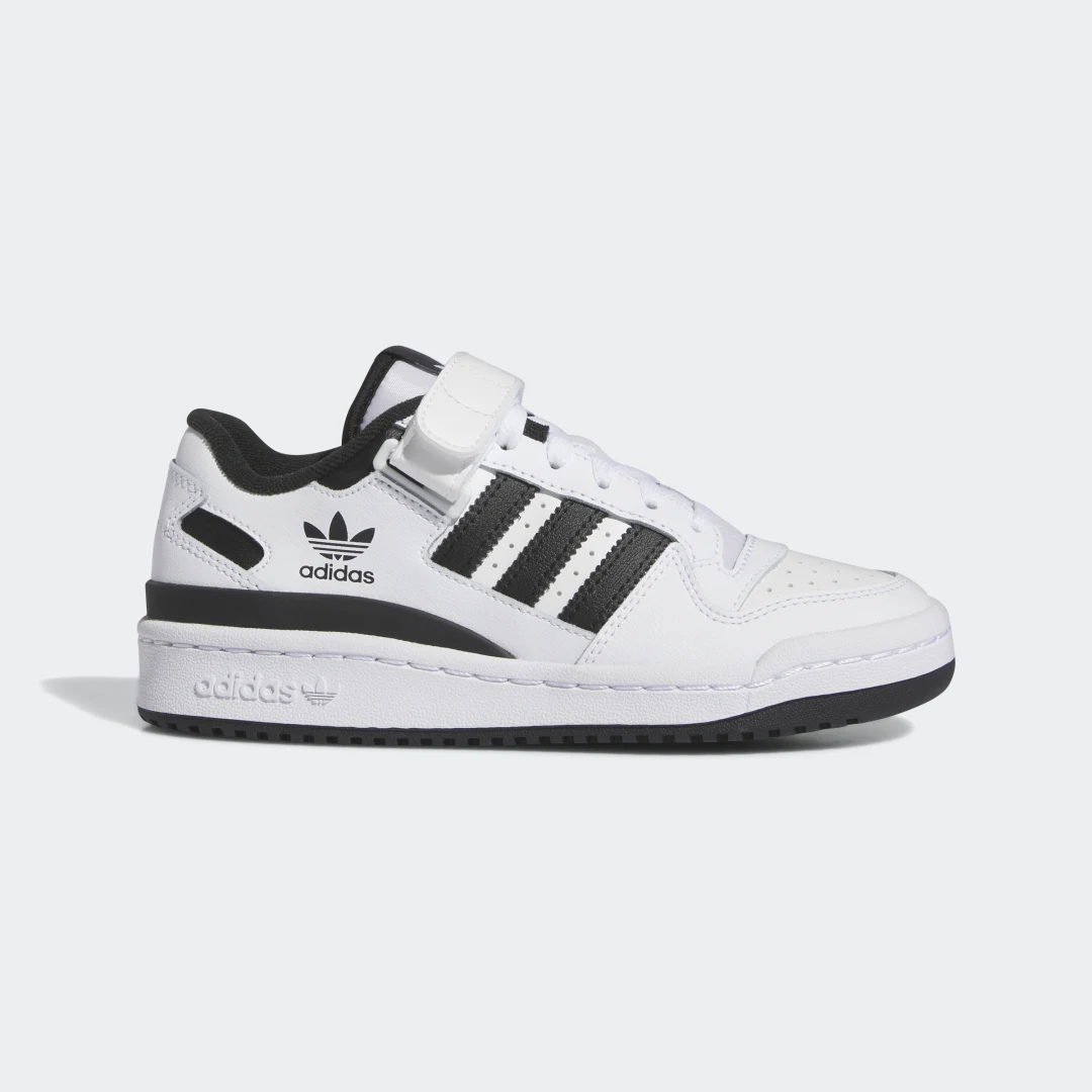 Detalle de Adidas Forum Low: zapatilla blanca versátil para el día a día