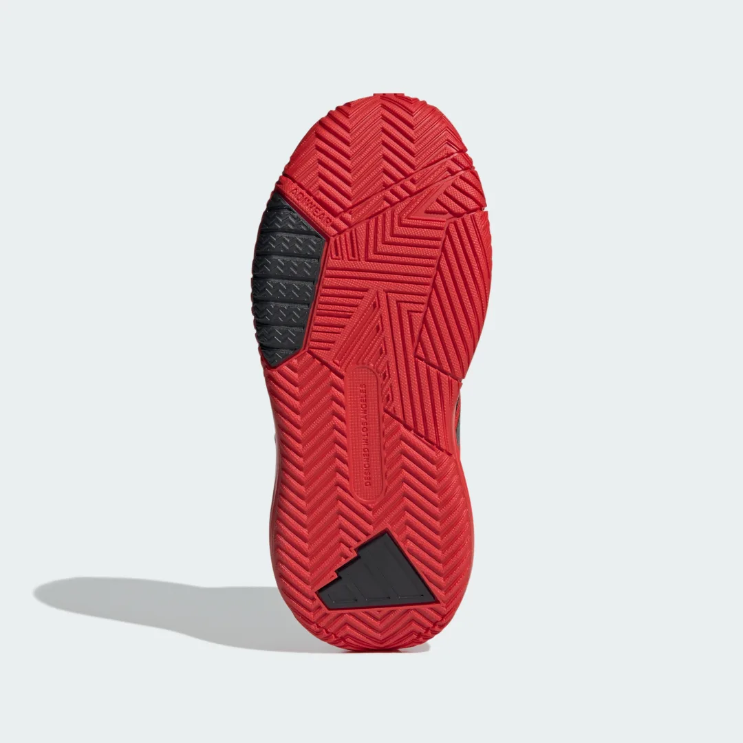 Detalle de Adidas Ownthegame 3.0: zapatilla negra para uso diario