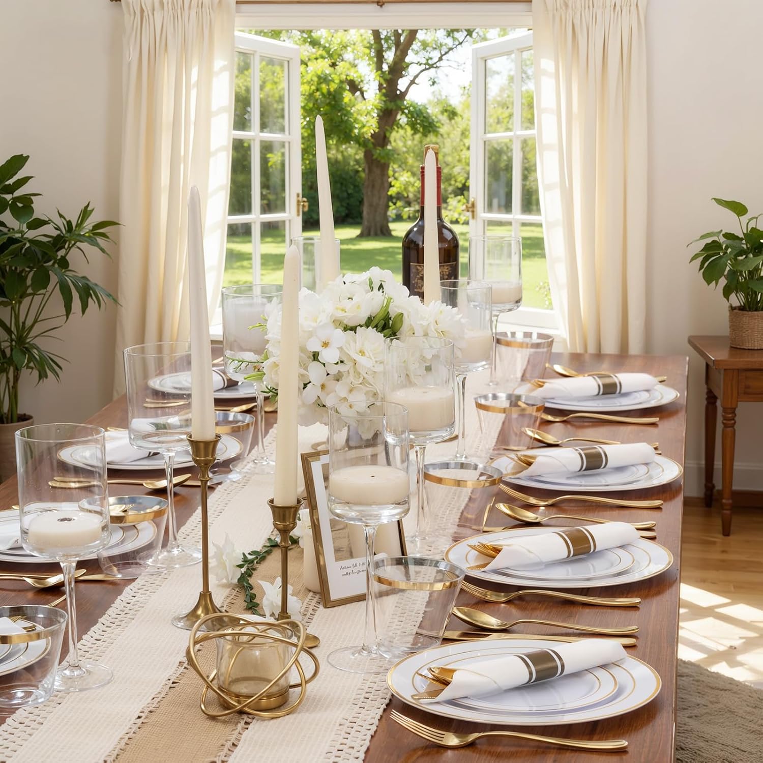 Detalle de WDF Partyware ET 350-Piece White and Gold Plastic Dinnerware Set for 50
