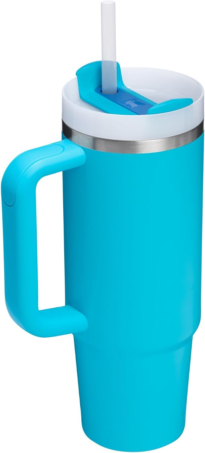 Detalle de STANLEY Quencher H2.0 FlowState Stainless Steel tumbler with advanced lid