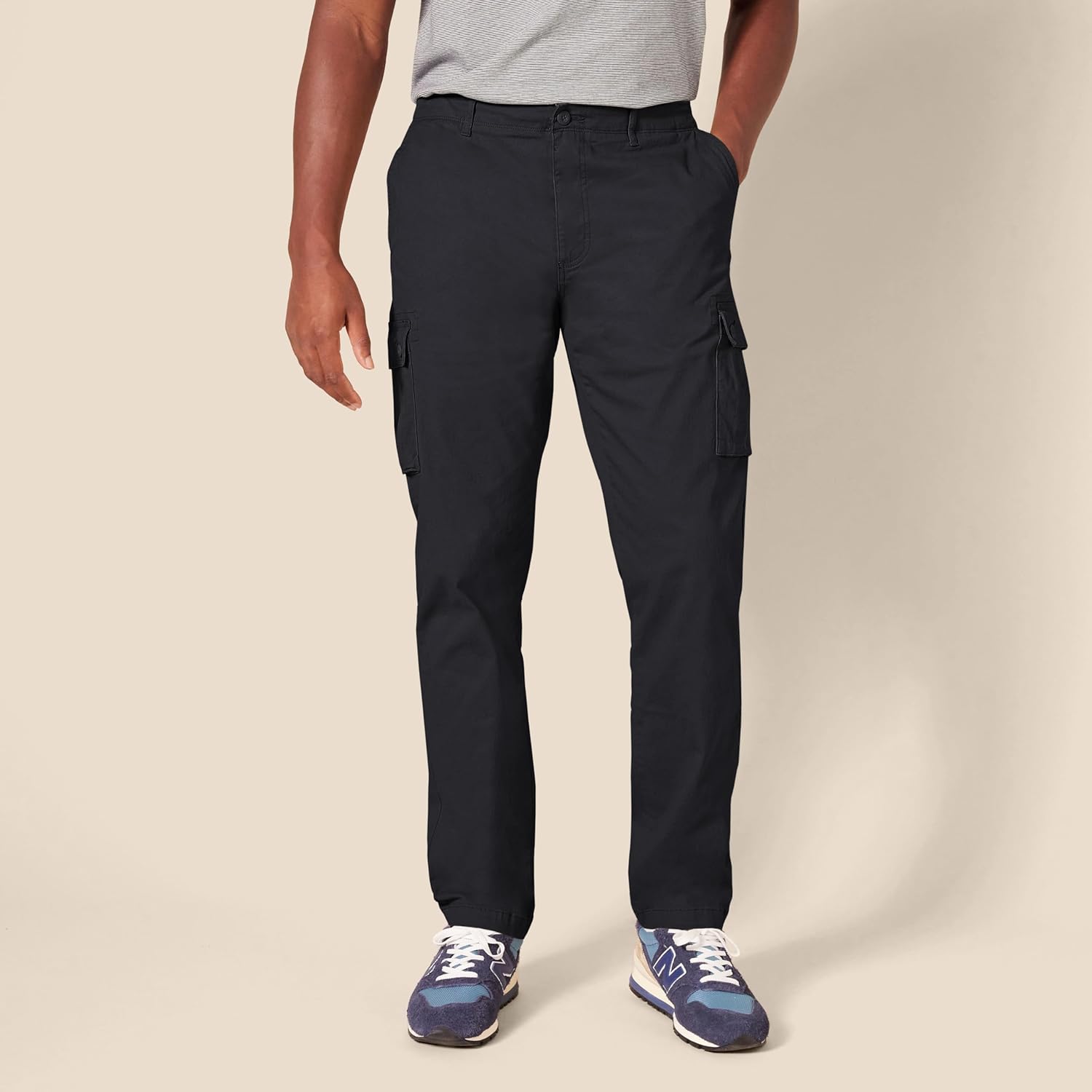Thumbnail 4 de Amazon Essentials Men’s Slim Fit Stretch Work Cargo Trousers (Big & Tall)