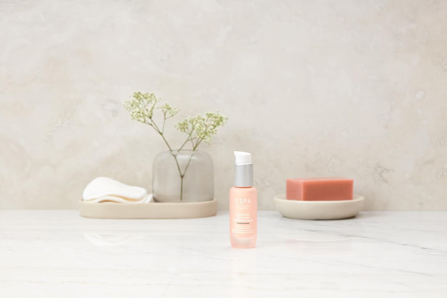 Thumbnail 4 de ESPA Tri-Active Lift & Firm Eye Moisturiser 15 ml – Raffermit et éclaire le contour des yeux