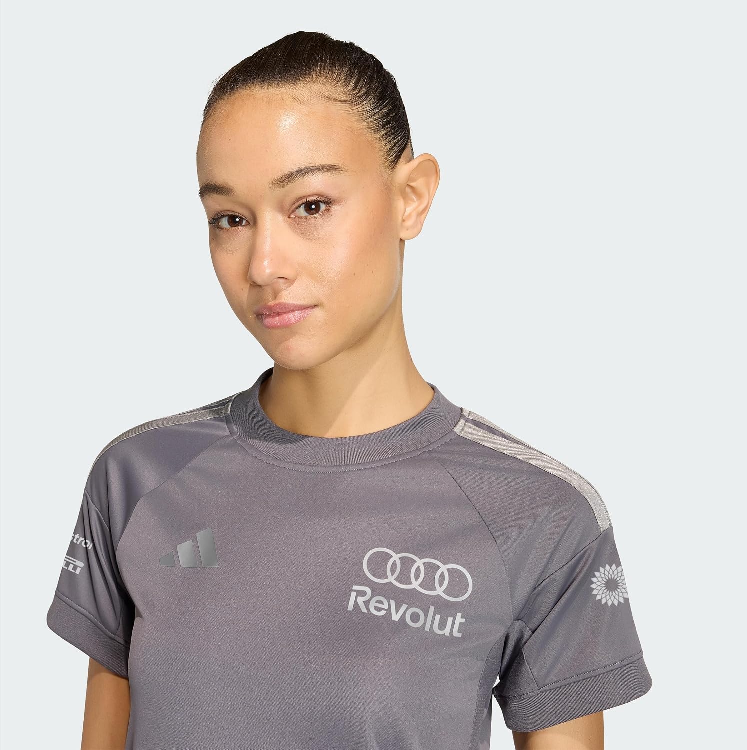 Detalle de adidas Women’s Maillot de Pilote à Manches Courtes – Réplique Équipe Audi REVOLUT F1