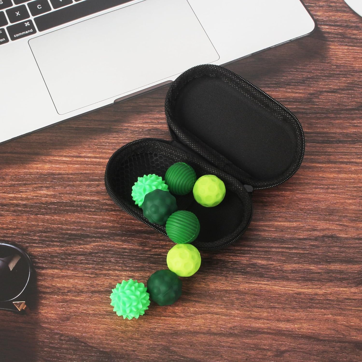 Thumbnail 6 de Lot de 8 balles fidget magnétiques en silicone (texturées) : jouets anti-stress sensoriels